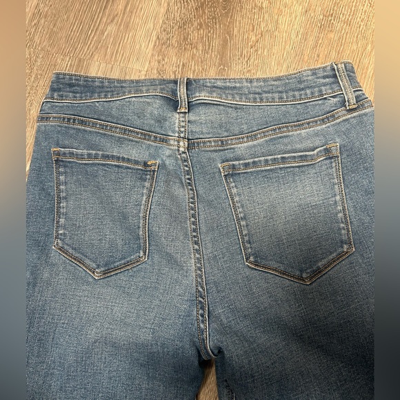 Old Navy Distressed Jean Shorts 10 🩳 - Picture 5 of 9